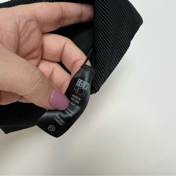 Beach Riot Sport Leah Top Black Swimsuit Sports Bra Ribbed XS $78 - Picture 6 of 11